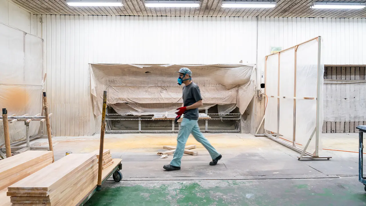 【塗装スタッフ】固定の場所で働けるから疲れません！